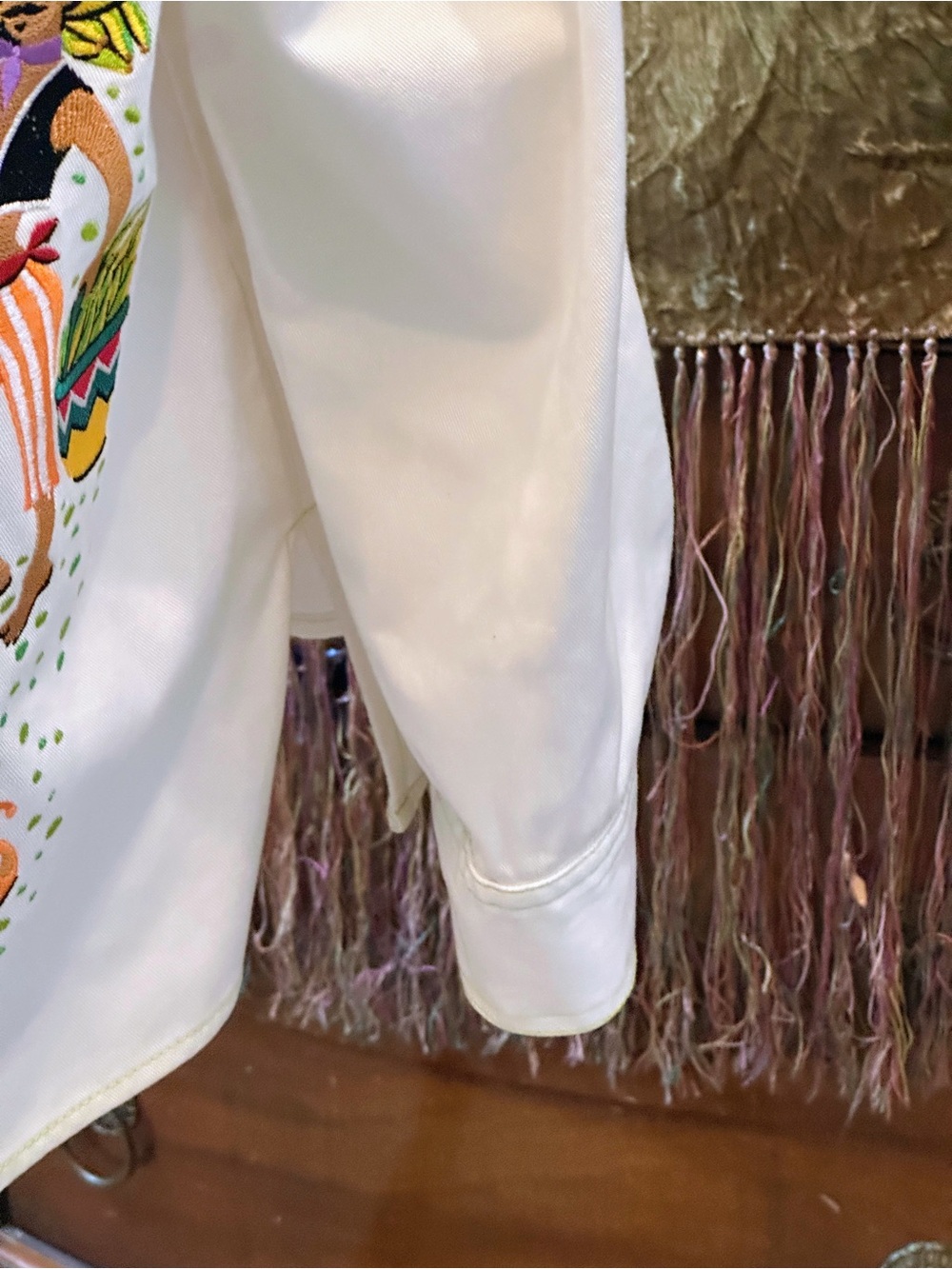 Bob Mackie White Embroidered Market Scene Blazer - Picture 7 of 9